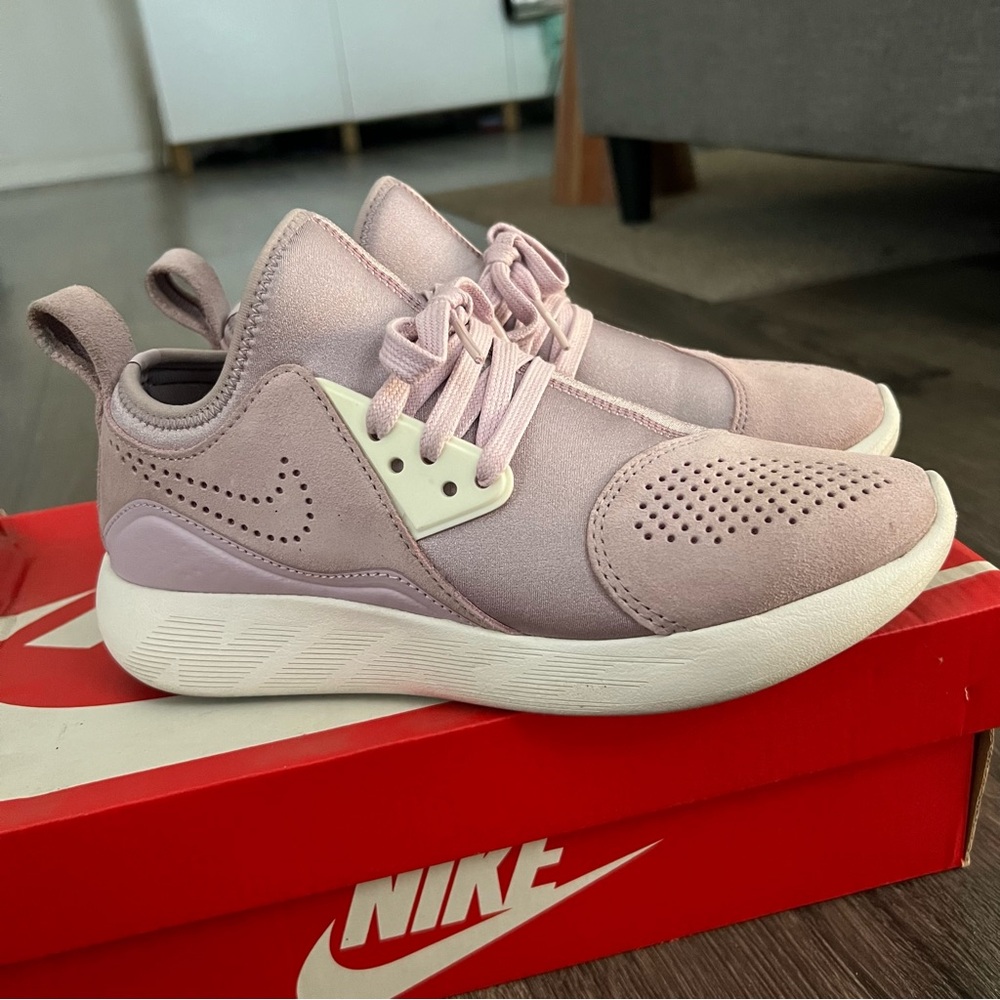 Nike lunarcharge premium sneakers